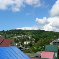 Вид из окна в сторону гор
